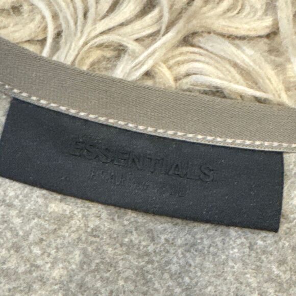 NWT Fear of God Essentials Sweatshirt medium - Picture 4 of 7